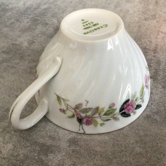 Vintage Regency Rose Design 2345 Set of Two Tea Cups - Picture 10 of 11